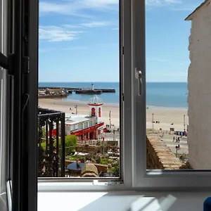Apartment Lighthouse View: Seaside Retreat With Sky Tv And Free Parking, Scarborough